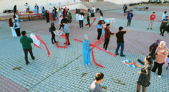 Antalya da uçurtma tasarlayıp uçurdular