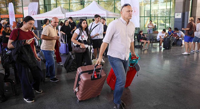 Antalya da üniversite öğrencilerine otogarda özel karşılama