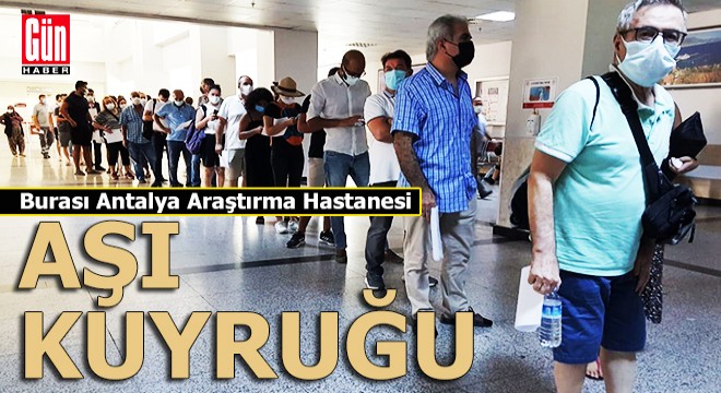 Antalya da yüzlerce metrelik aşı kuyruğu