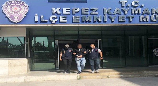 Antalya polisi, 2 firariyi yakaladı