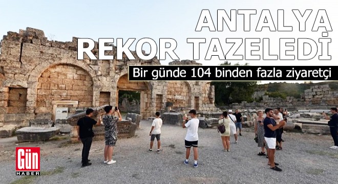 Antalya rekor tazeledi: Bir günde 104 binden fazla ziyaretçi