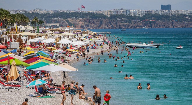 Antalya tatilini Ruslar  sıcak , Almanlar  serin  havada tercih etti