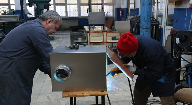 Antalyalı öğrencilerden soba ve su geçirmez tulum