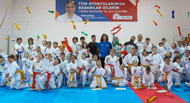 Antalyalı karateciler kuşak fırlattı