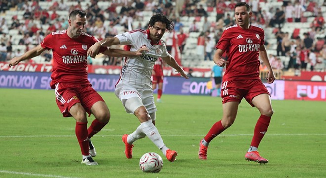 Antalyaspor evinde 3-2 mağlup oldu