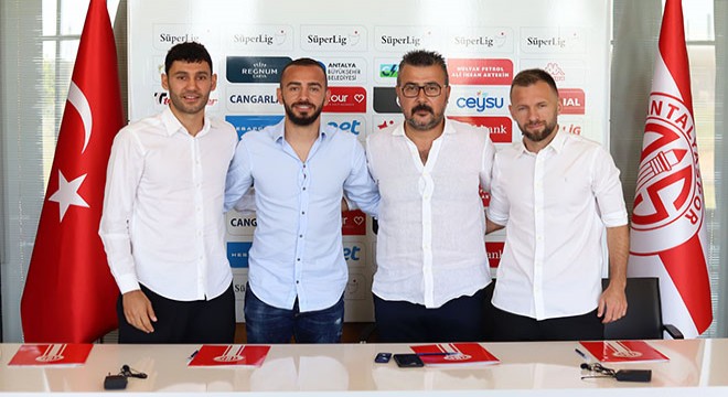 Antalyaspor, 3 futbolcusuyla sözleşme yeniledi