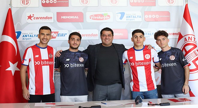 Antalyaspor, 4 genç futbolcusuyla sözleşme imzaladı