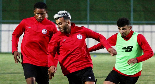 Antalyaspor, Erzurum da güç depoluyor