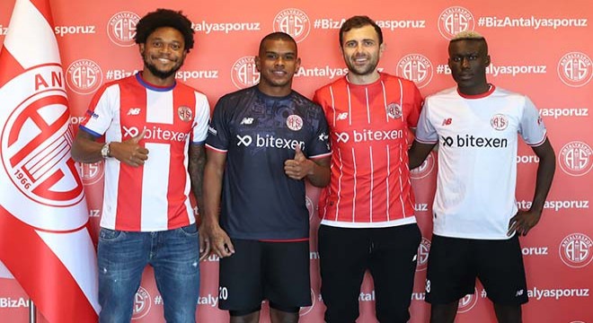 Antalyaspor da yeni transferler için imza töreni düzenlendi