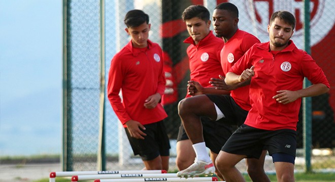 Antalyaspor gençlik ateşini yaktı