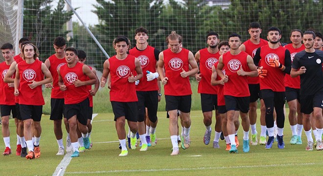 Antalyaspor yeni sezonun ilk mesaisini gençlerle yaptı