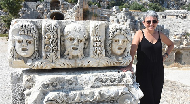 Antik kentteki tiyatro maskları, doğal fotoğraf stüdyosu