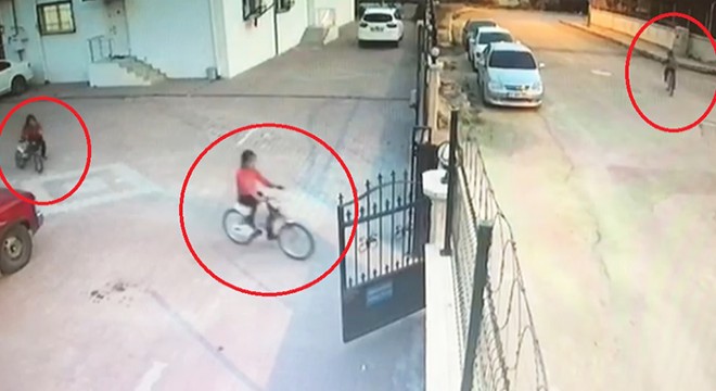 Apartmandan bisiklet hırsızlığı kamerada