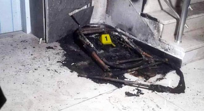 Apartmanlardaki bebek arabalarını yakan kişi yakalandı