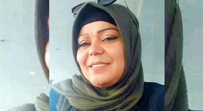 Aracın altında kalan sevgilisini 80 metre sürükledi