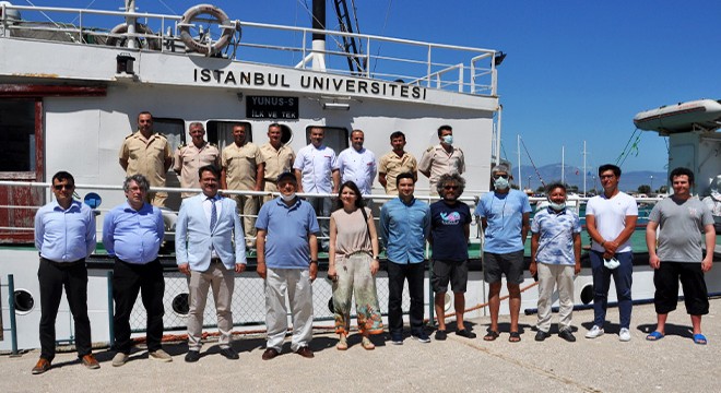 Araştırma gemisi  Yunus-S , deniz altı dağları için Akdeniz de