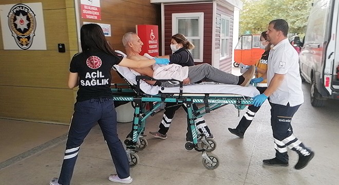 Arkadaşı bıçakladı, yaralı halde sağlık ocağına sığındı