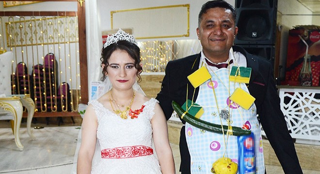 Arkadaşları damada 'bulaşık seti' taktı