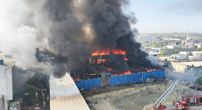 Arnavutköy'de fabrika yangını