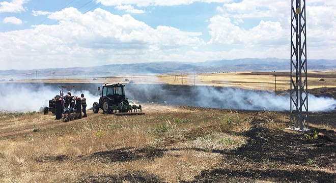 Arpa tarlasındaki yangında 10 dönüm zarar gördü