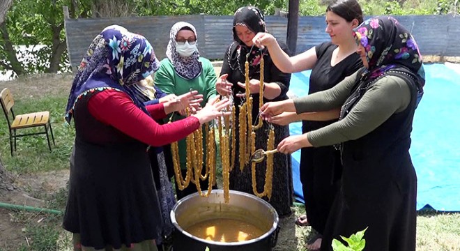 Artvinli kadınların pestil ve köme mesaisi