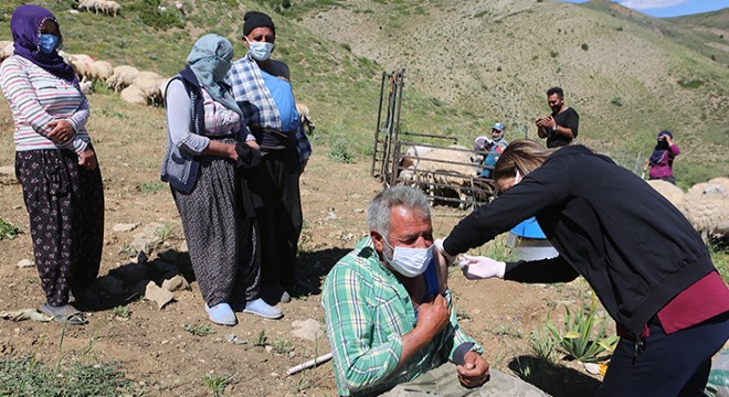 Aşı timleri, 2 bin 500 rakımlı yaylada