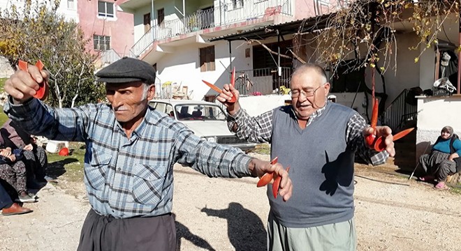 Asırlık  kaşık oyunu  yaşatılıyor