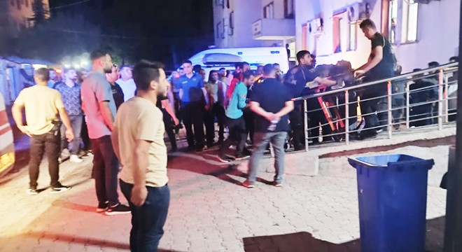 Asker ve korucuları taşıyan kamyonet devrildi: 5 yaralı