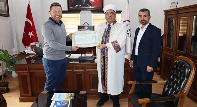 Atatürk hayranı Robert, Müslüman olup 'Kemal' adını aldı