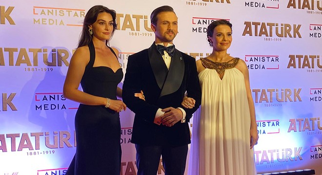 Atatürk'ü canlandıran İynemli: O sahnede 15 dakika kendime gelemedim