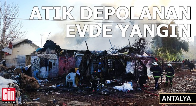 Atık depolanan evde yangın