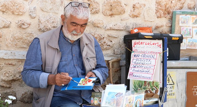 Atölyesinin kirası artınca, sokak ressamı oldu