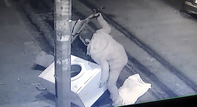 Avcılar'da çamaşır makinesi hırsızı kamerada