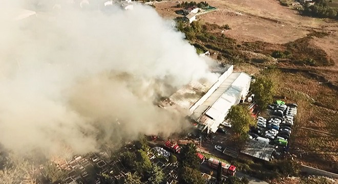 Avcılar'da geri dönüşüm tesisinde yangın