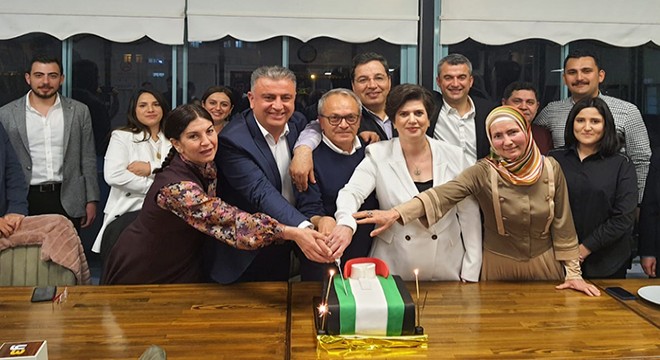 Avukatlar Günü'nü pasta keserek kutladılar
