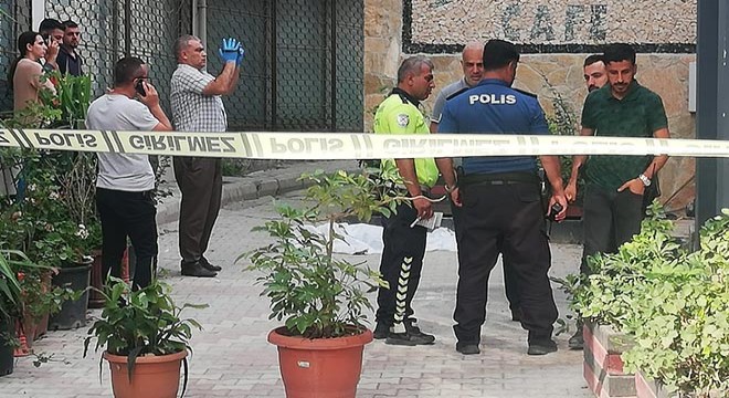 Aylin, sokak ortasında ölü bulundu