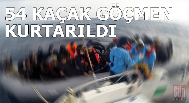 Ayvacık açıklarında, lastik bottaki 54 kaçak göçmen kurtarıldı