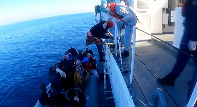 Ayvalık açıklarında 45 kaçak göçmen kurtarıldı