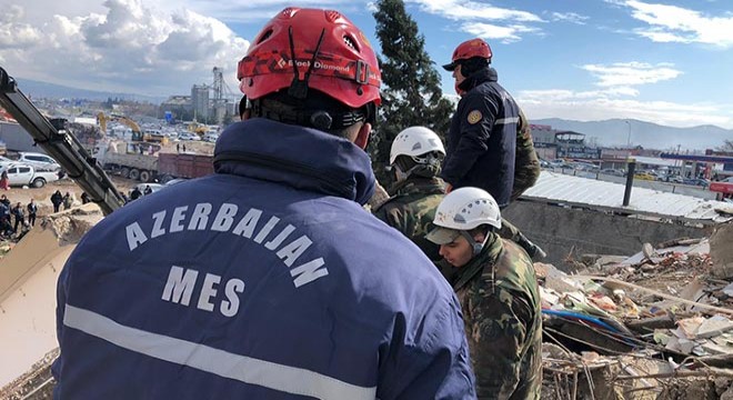 Azerbaycan, 370 kişilik ekiple deprem bölgesinde
