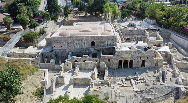 Aziz Nikolaos yeni görünümüne kavuşuyor