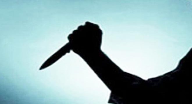 Babasını tabancayla vuranın babasını bıçakladı