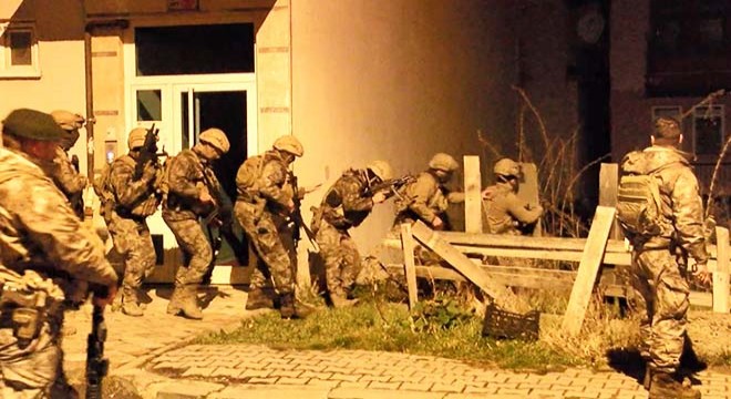 Babasının silahla rehin aldığı çocuk kurtarıldı