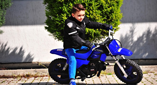 Babasıyla bindiği motosiklet tutkusu oldu