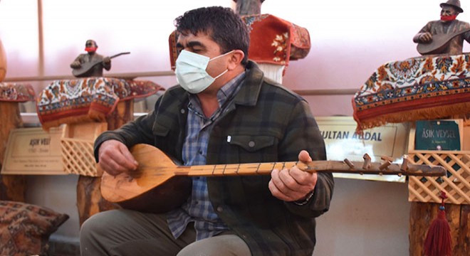 Bağlama ustasından 65 yaş üstüne özel 'kısıtlama' türküsü