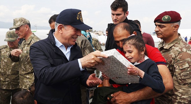 Bakan Akar, Hatay'da depremzedelerle bir araya geldi
