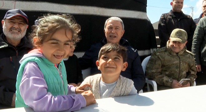 Bakan Akar'dan, depremzede ailelere 'eğitim' uyarısı
