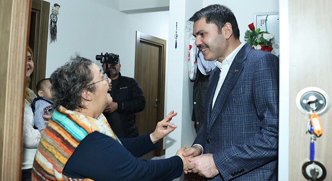 Bakan Kurum, Manavgat'ta afetzedelerin evlerine konuk oldu