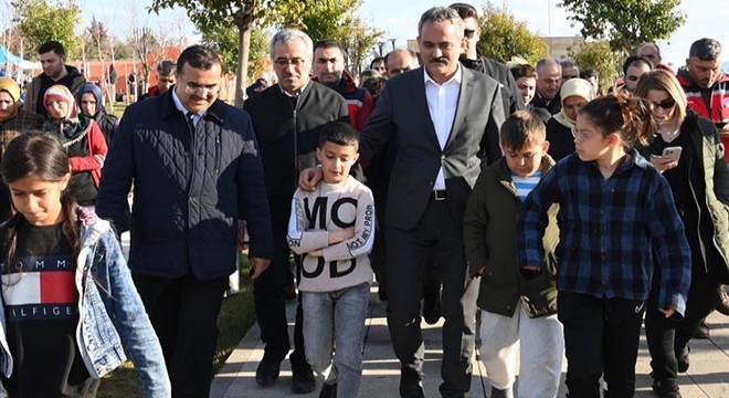 Bakan Özer: 8 bin 959 afetzede öğrenci memleketine döndü