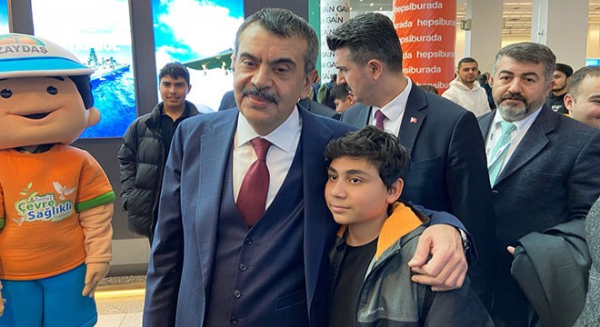 Bakan Tekin, 6'ncı Verimlilik ve Teknoloji Fuarı'nı ziyaret etti