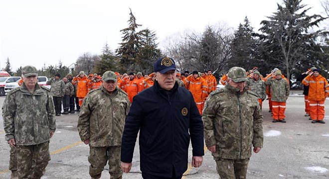 Bakan Akar: Depremde 3 şehidimiz, yaralılarımız var